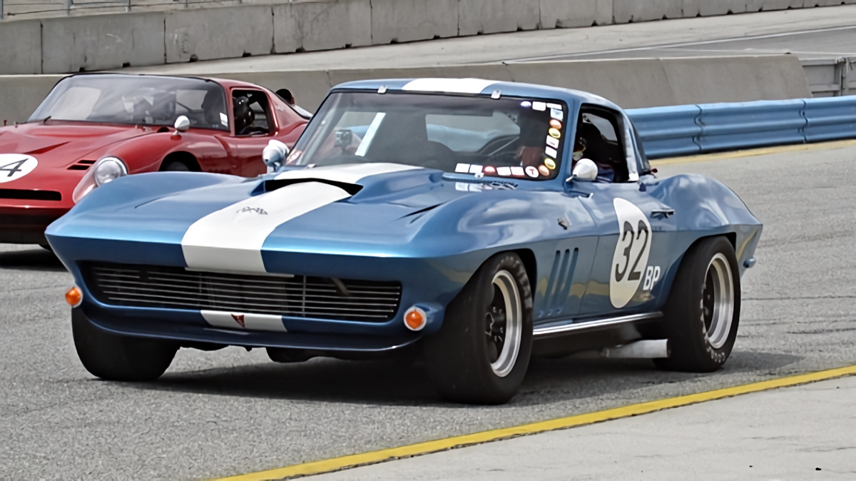 Click to Enlarge-Esc to Close Corvette Generations/C2/C2 1963 Corvette Is Ahead.jpg